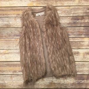 Fur sweater back vest